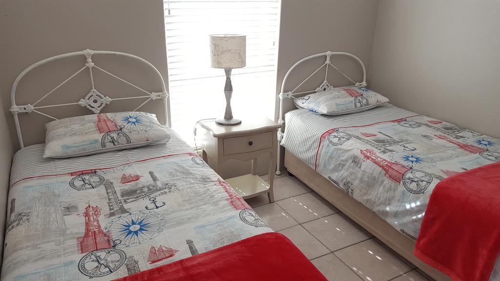 Strandloper Apartments Херманус Екстериор снимка