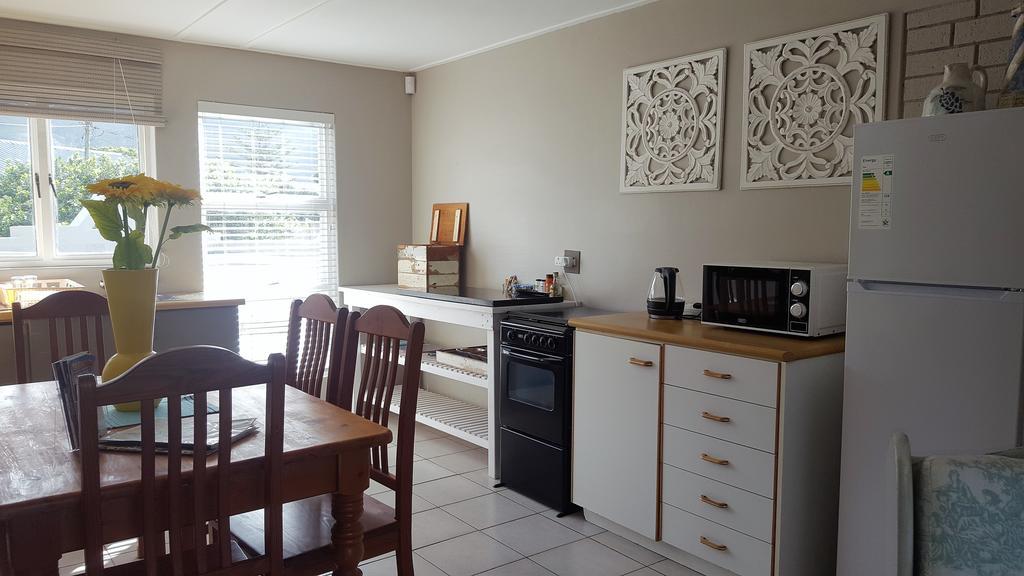 Strandloper Apartments Херманус Екстериор снимка