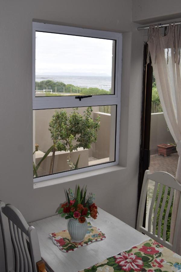 Strandloper Apartments Херманус Екстериор снимка
